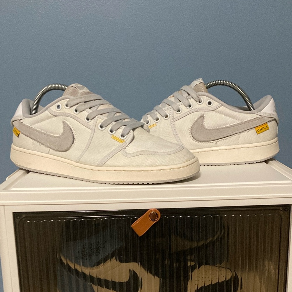 Size 8.5 - Mens Union x Air Jordan 1 KO Low ** With extra swooshes and laces**